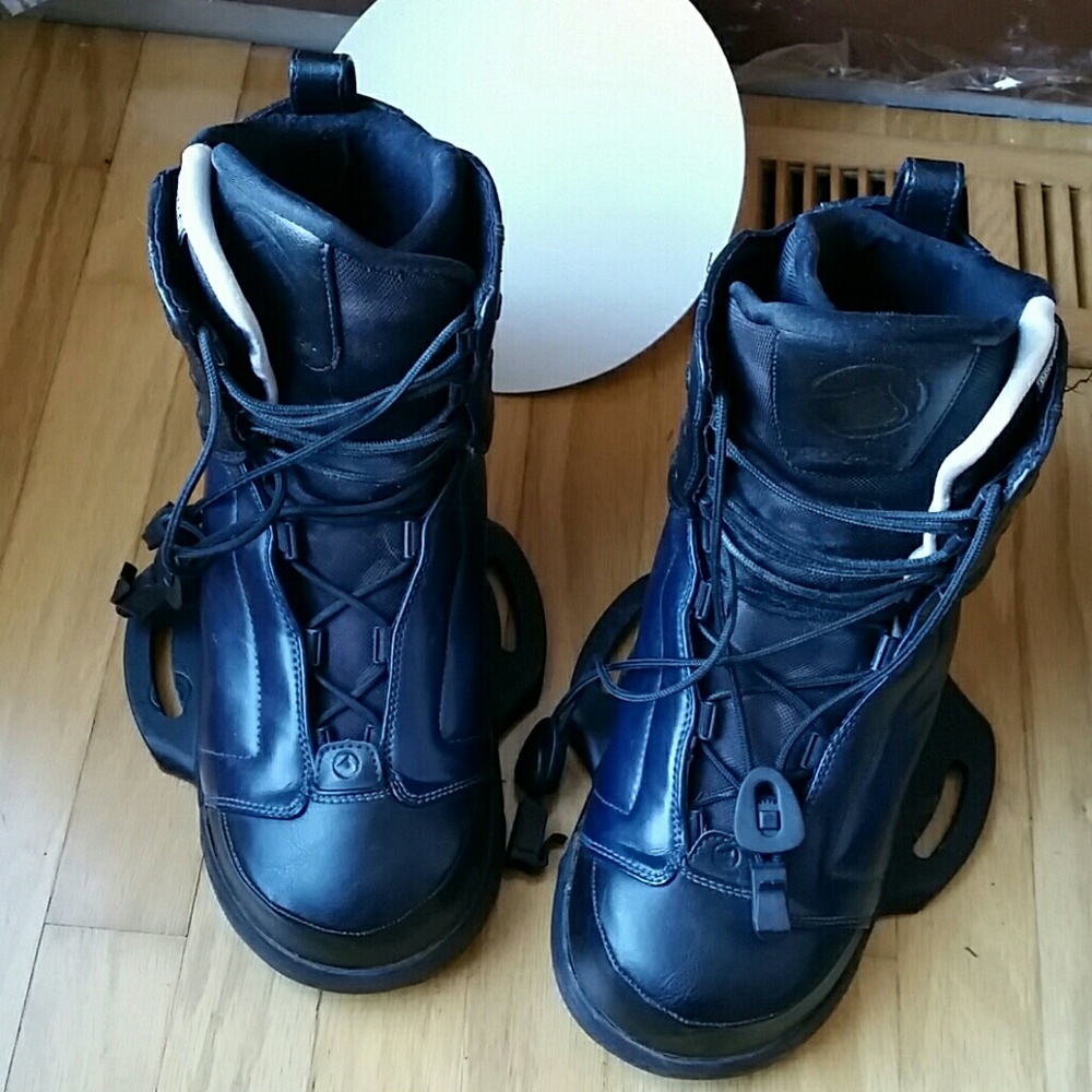 Navy liquid force wakeboard bindings. Raphsize 10/